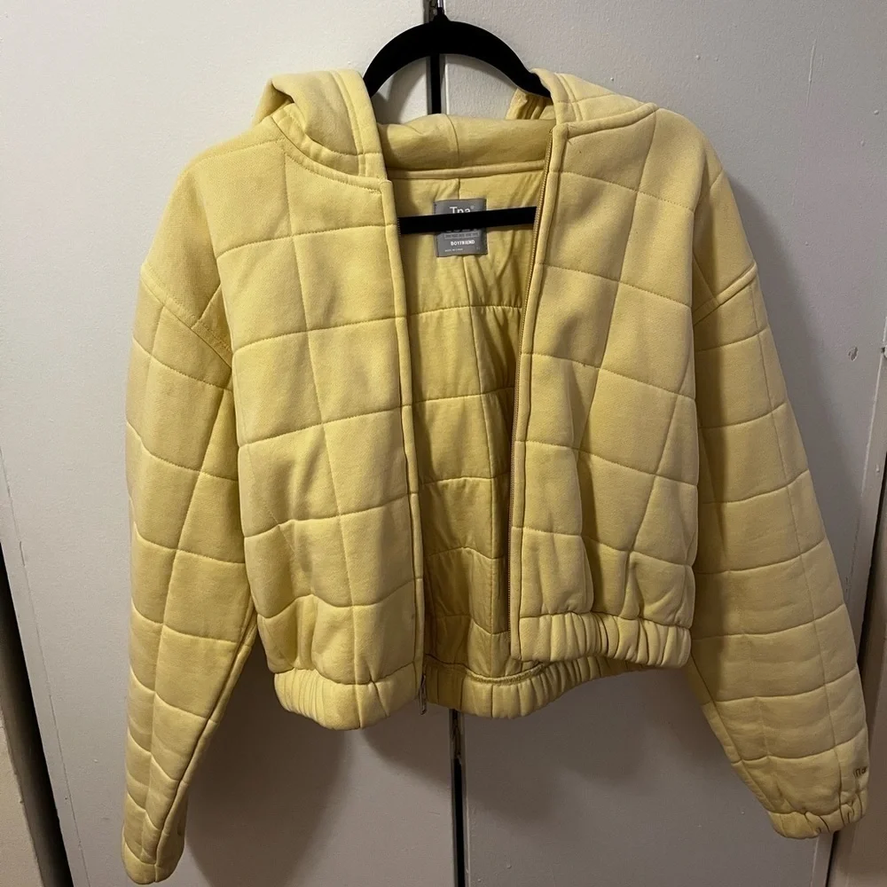 Aritzia TNA Quilted Sweatshirt - Picture 7 of 8